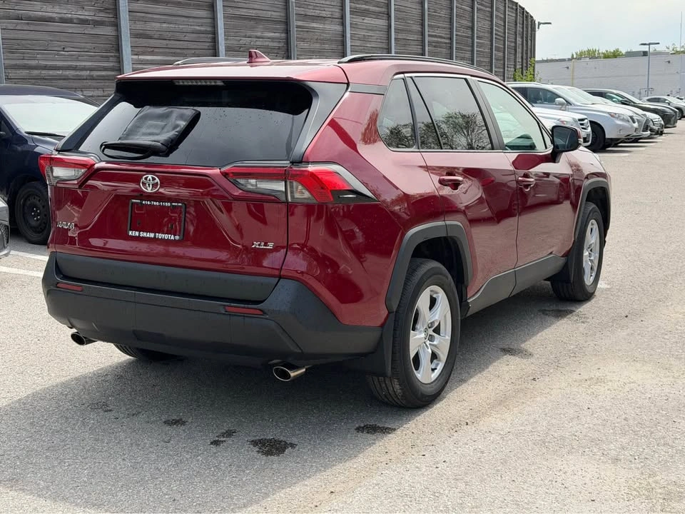 2021 Toyota RAV4 - photo 3