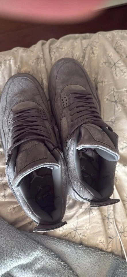 Kaws Jordan 4s need gone asap size 11