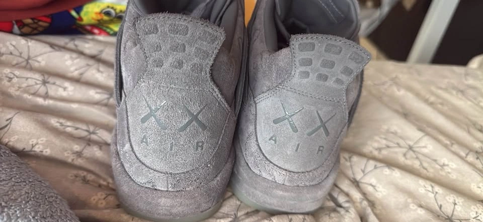 Kaws Jordan 4s need gone asap size 11 - photo 2