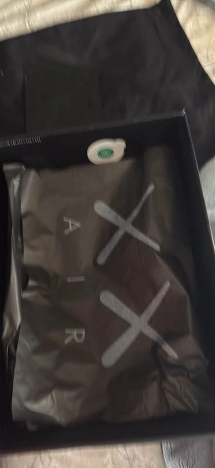 Kaws Jordan 4s need gone asap size 11 - photo 5