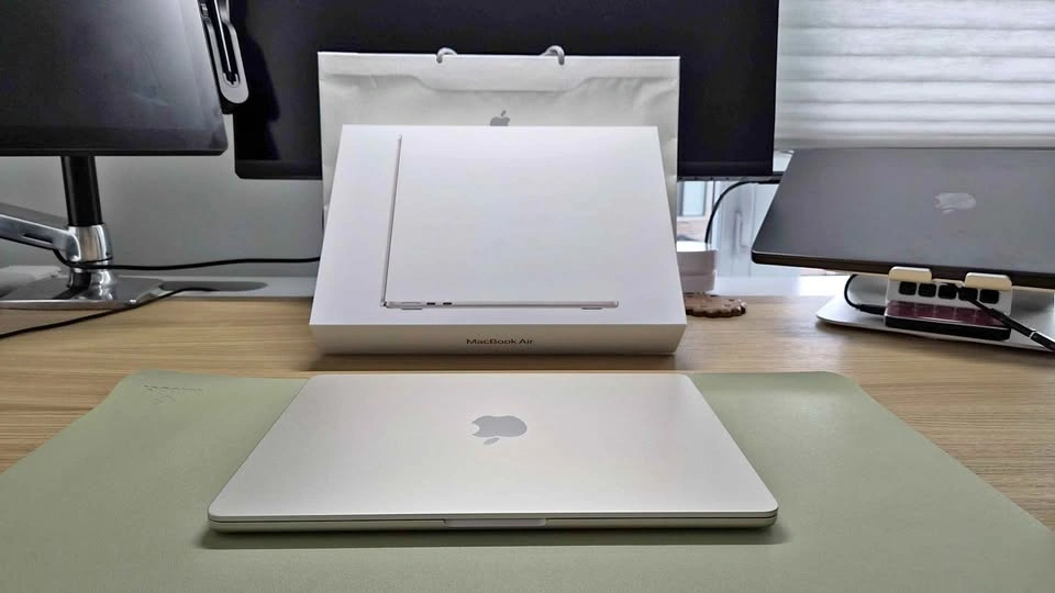 Starlight Macbook Air M5 - 13inch, 16GB RAM, 512GB SSD