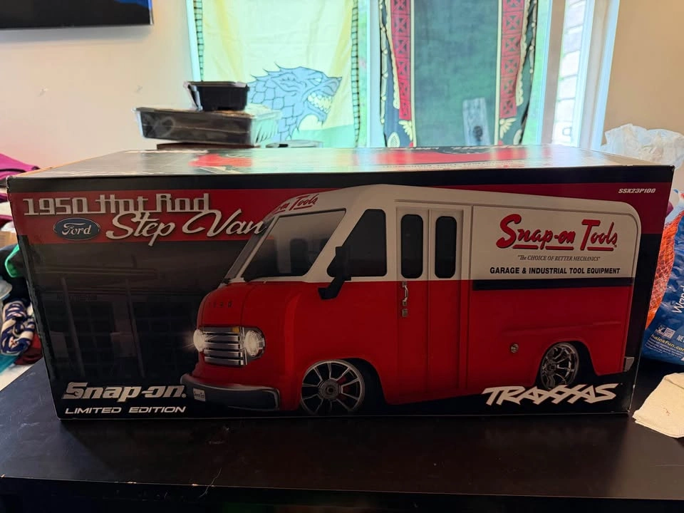 Limited Edition Snap On 1950's Step Van, Traxxis RC car - photo 3
