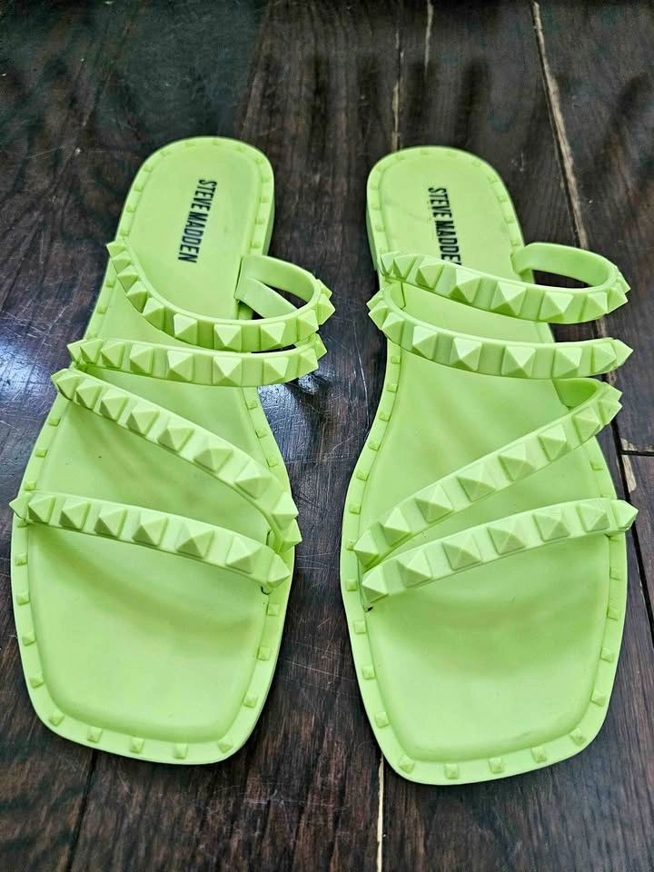 Steve Madden Sz 7 Lime Green Skyler J Studded Slide Sandals