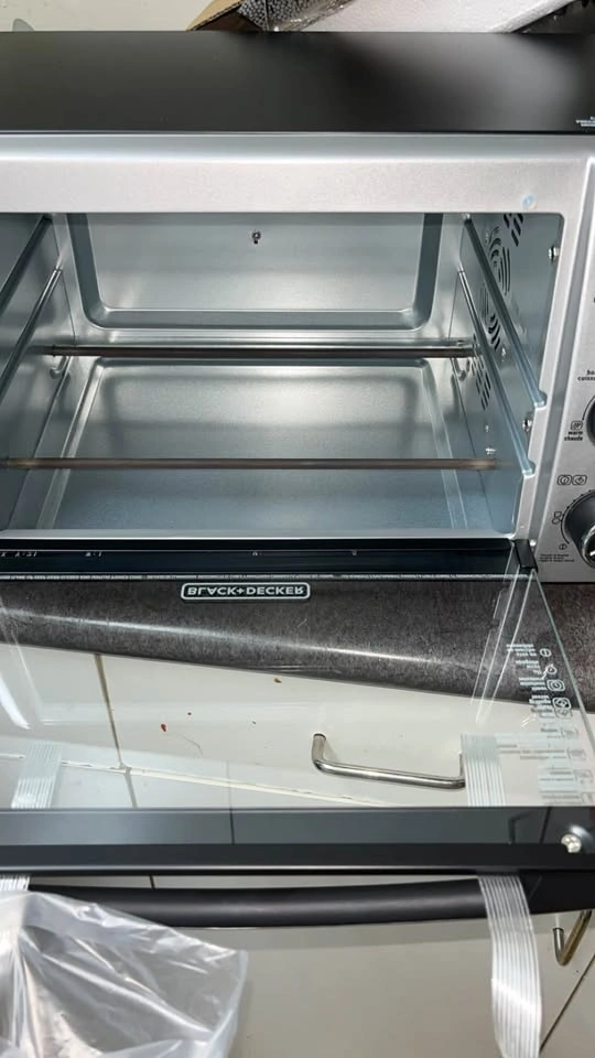 New Black+Decker Convection Countertop Oven - photo 2