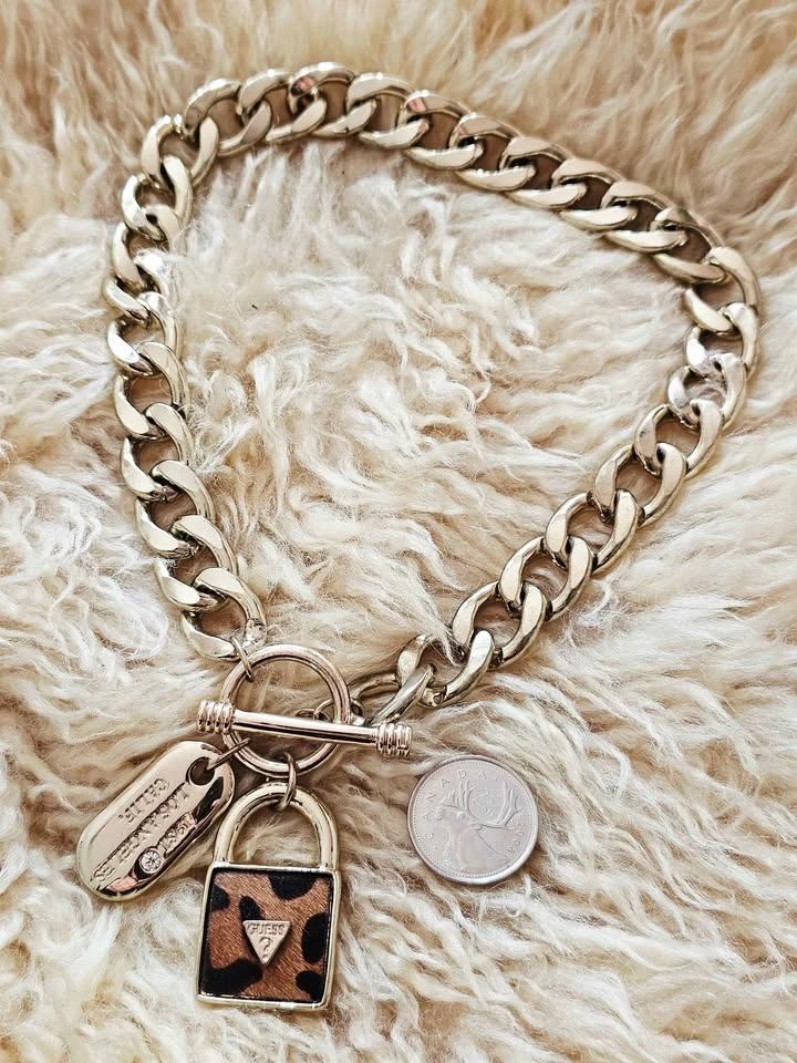 Y2K Guess Chunky Curb Chain Necklace Leopard Lock Charm - photo 2