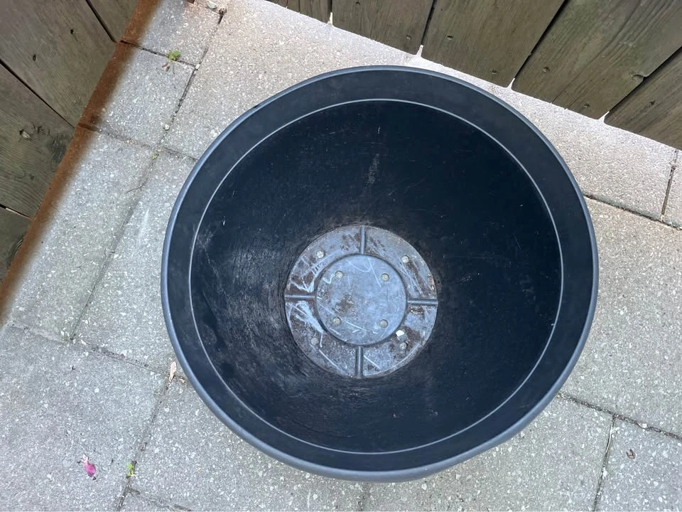 FREE Large Outdoor Planter Pot - photo 2