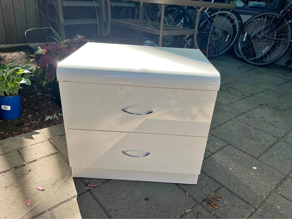 White Gloss 2-Drawer Nightstand / Bedside Table