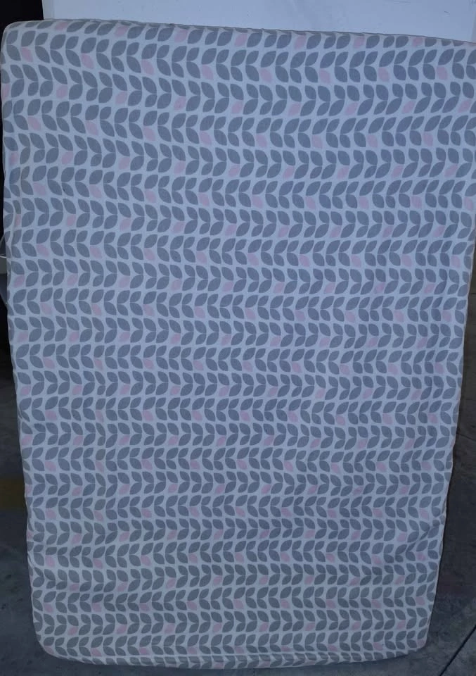 Graco Pack 'n Play with mattress - photo 2
