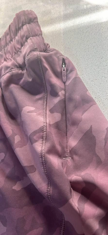 Lululemon Tracker Short V 4" Incognito Camo Pink Taupe Size 12 - photo 3