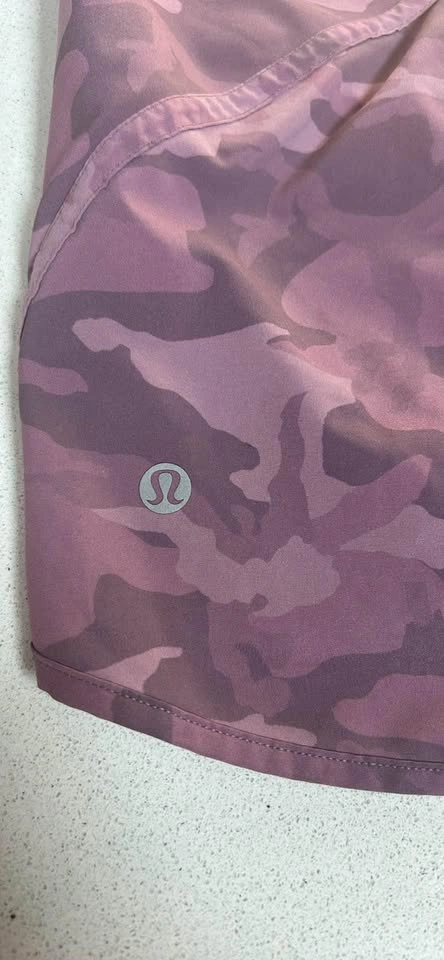 Lululemon Tracker Short V 4" Incognito Camo Pink Taupe Size 12 - photo 4