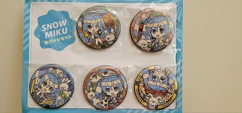 Snow Hatsune Miku officially licensed Snow Miku "Manhole" badge
