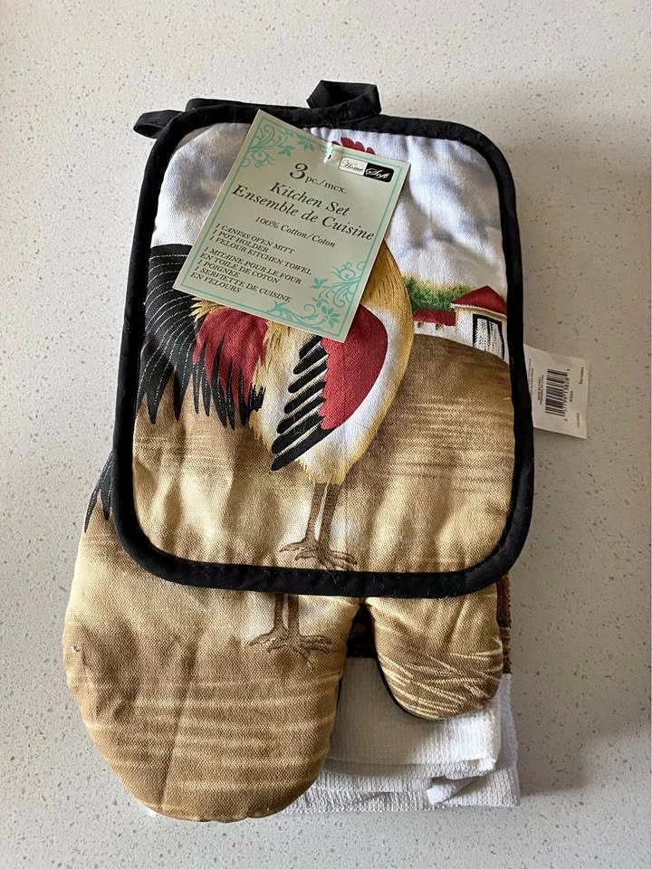 NWT Rooster 3-Piece Kitchen Set (Oven Mitt, Pot Holder, Towel)