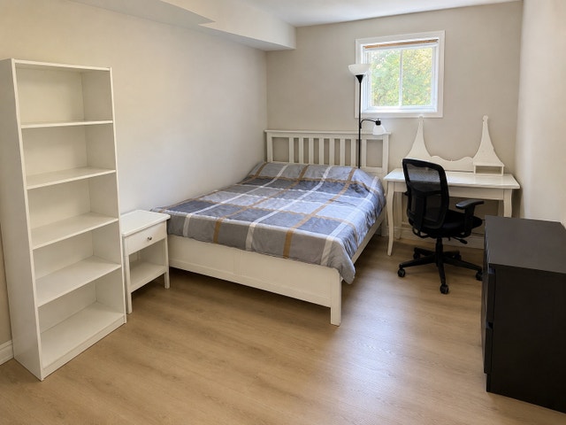 Moving Sale – Small Bedroom Furniture Bundle