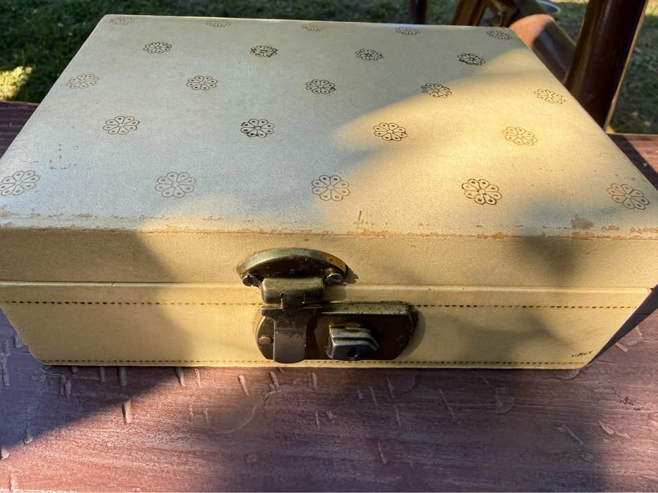 Small vintage jewelry box - photo 2