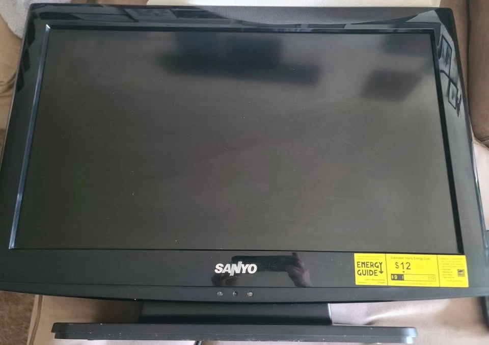 Sanyo 26in TV - photo 4