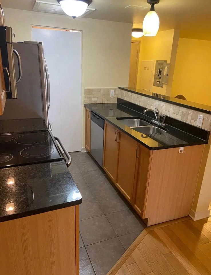 1 Bed 2 Baths - Apartment - photo 5