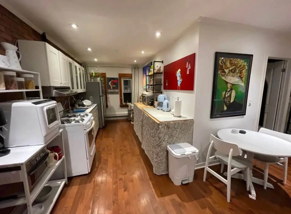 1 Bed 1 Bath - Apartment - photo 4