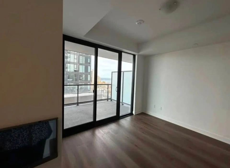 1 Bed 1 Bath - Apartment - photo 2