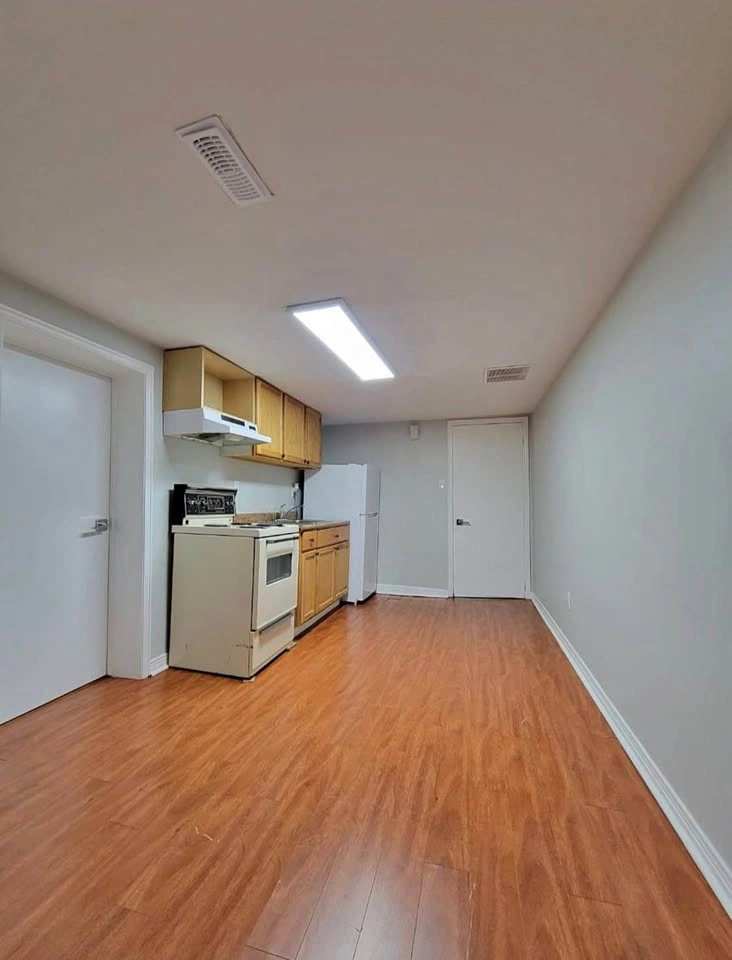 1 Bed 1 Bath - Apartment - photo 2