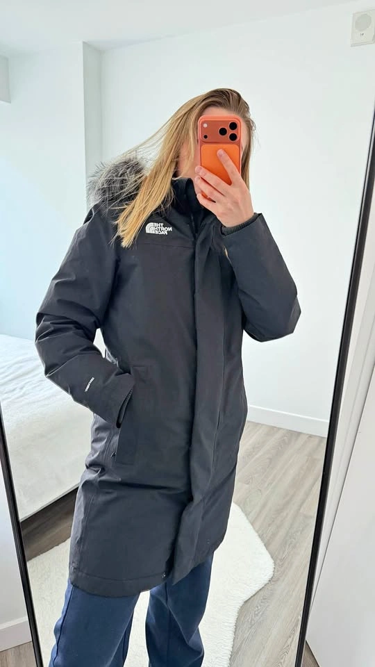 Winter parka the North face size S almost new