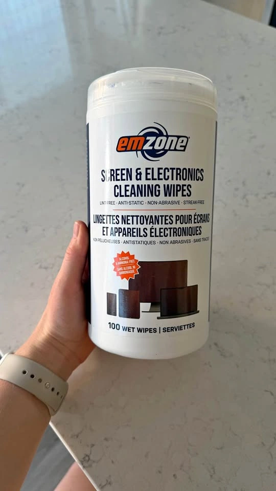 Screen & electronic cleaning wipes