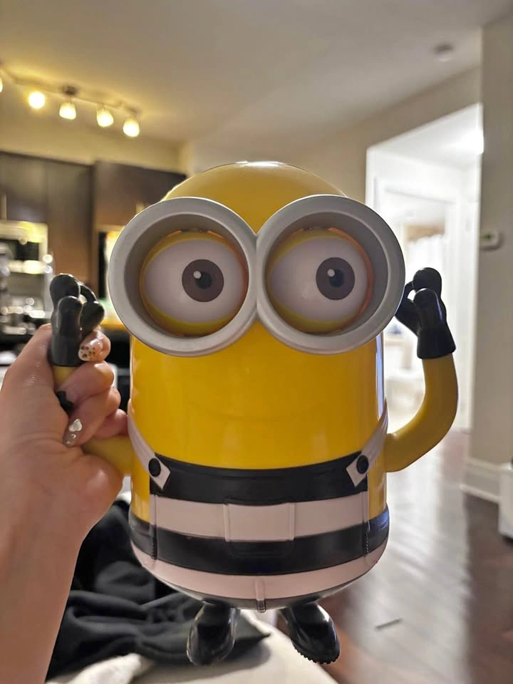 OFFICIAL Universal Studios Minions "Bob" Plush / Figure