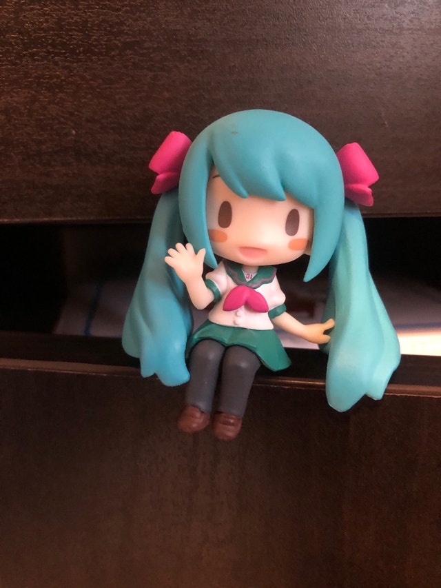 Hatsune Miku 16th Anniversary Sitting Noodle Stopper Figure