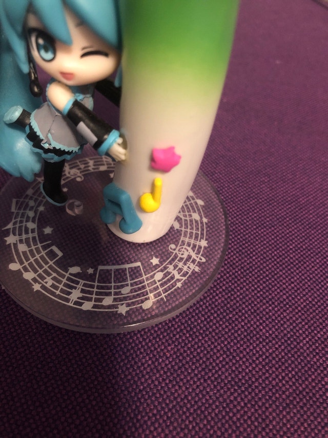Hatsune miku figure hugging leek - photo 3