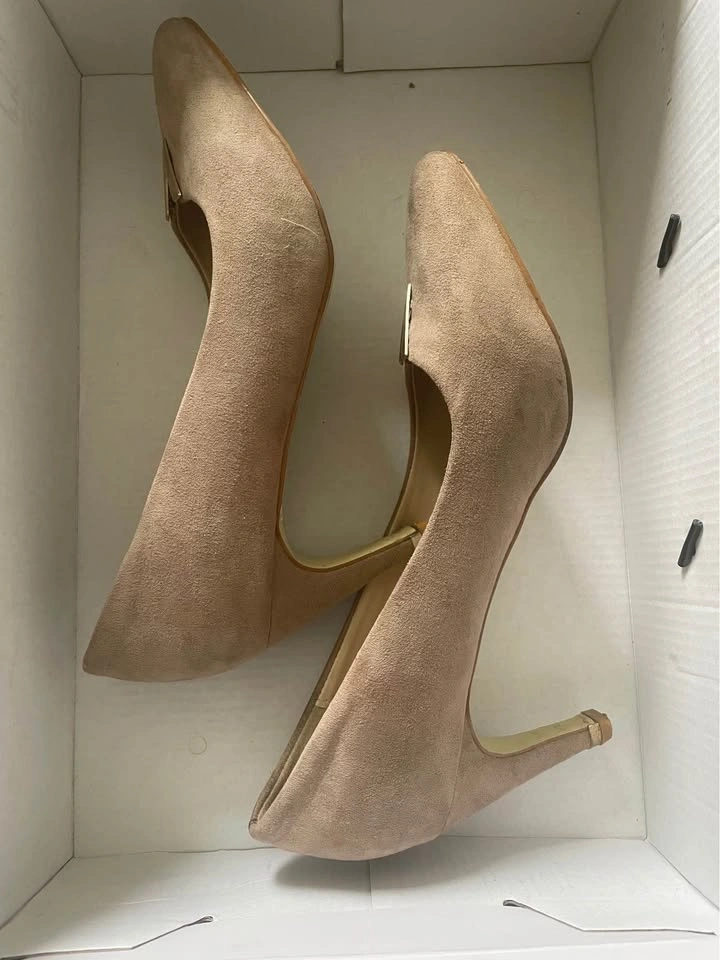 Gently used Pumps - photo 4