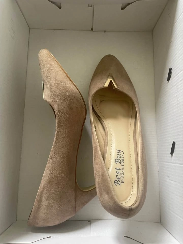 Gently used Pumps - photo 5