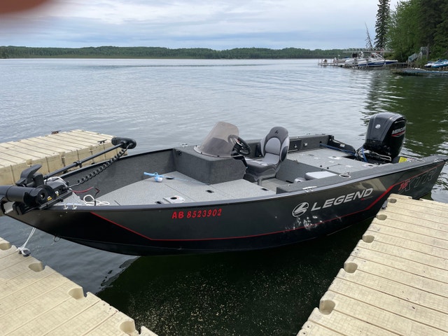 Hardly used 22 Legend 16’ fishing boat - photo 2