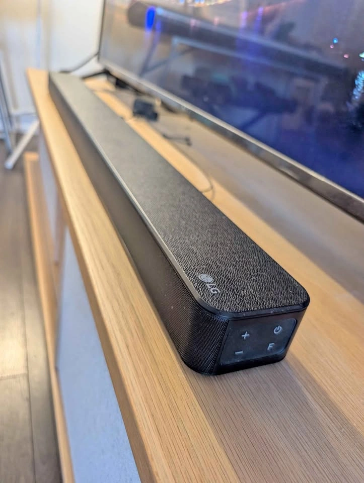 LG SL6Y Sound Bar with Wireless Subwoofer