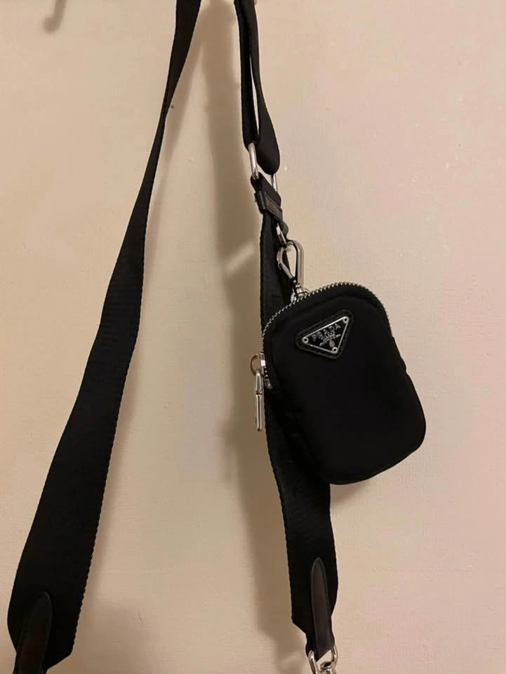 Authentic Prada Re-Edition 2005 Re-Nylon Bag - photo 2