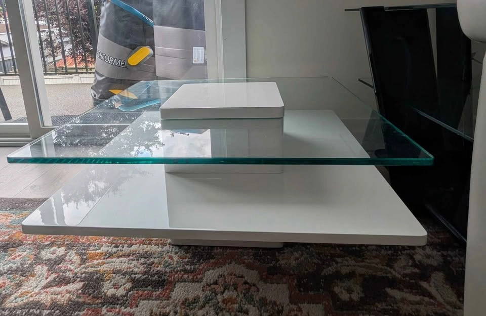 Modern White Lacquered and Glass Tiered Coffee Table - photo 2