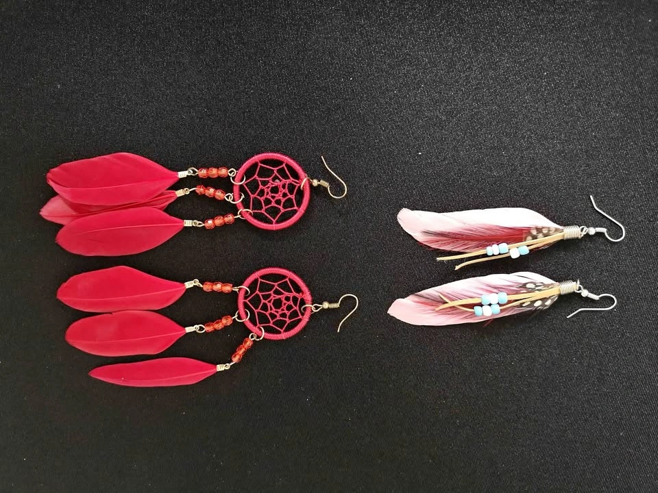 Necklace set and feather earings