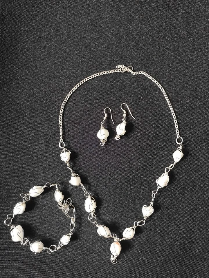 Necklace set and feather earings - photo 3