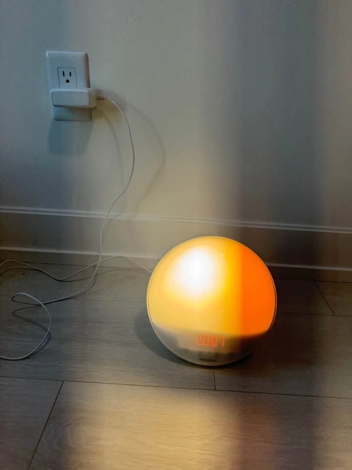 Philips HF3520 Wake-Up Light Alarm Clock - photo 2