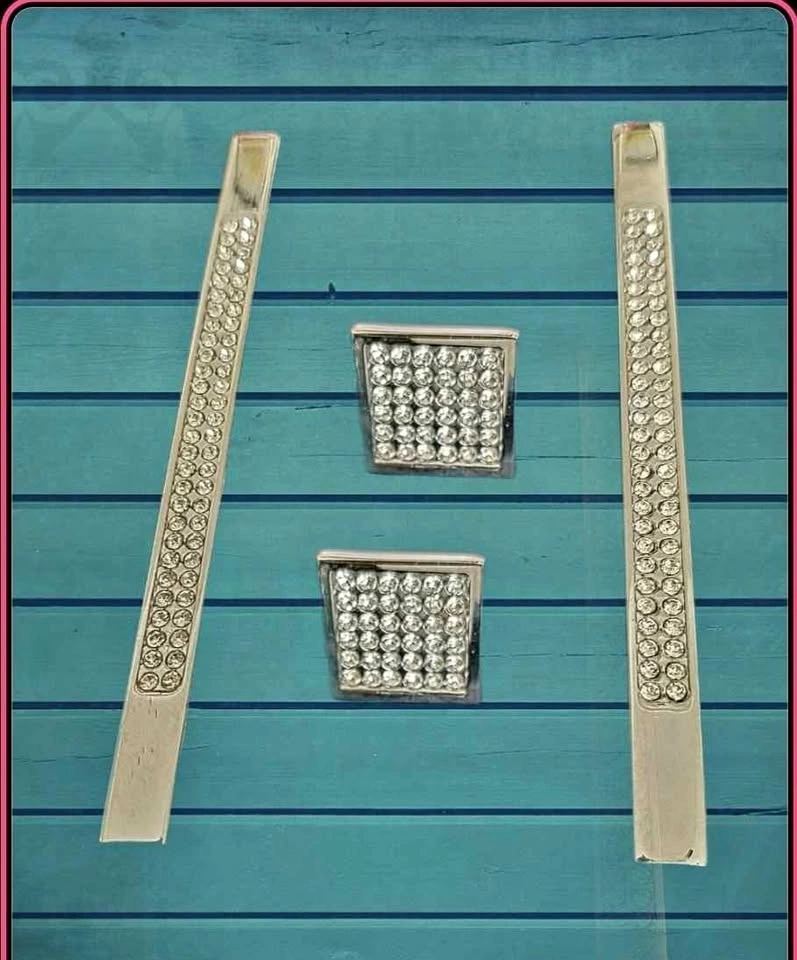 Chrome and Crystal Knobs and Pulls (4)
