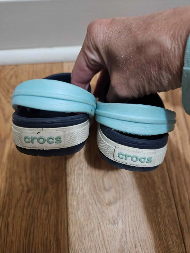 Size 6C/7C Navy Crocs - photo 3