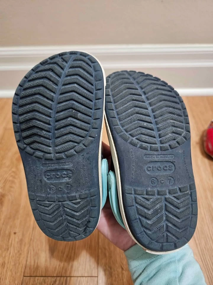 Size 6C/7C Navy Crocs - photo 4