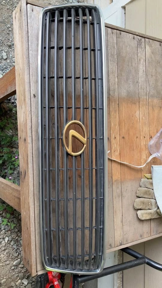 1995 ls400 grill | Gold badge - photo 2