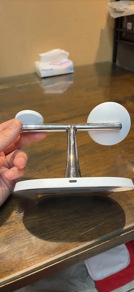 3 in 1 Magnetic Wireless Charger - photo 3