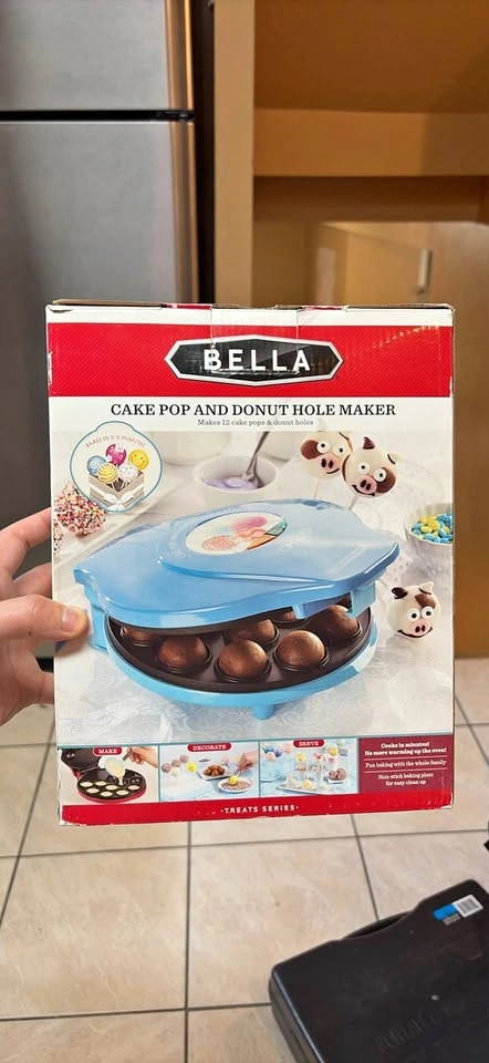 Bella Cake Pop and Donut Hole Maker with Sticks