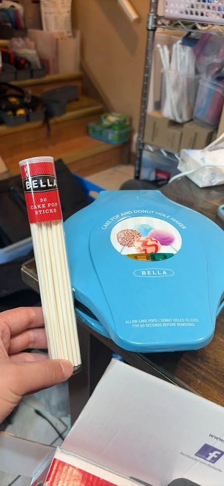 Bella Cake Pop and Donut Hole Maker with Sticks - photo 2