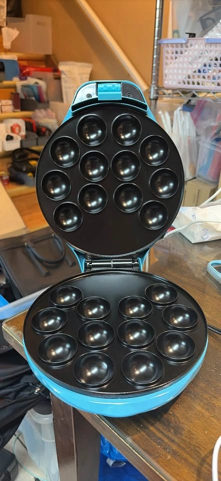 Bella Cake Pop and Donut Hole Maker with Sticks - photo 3