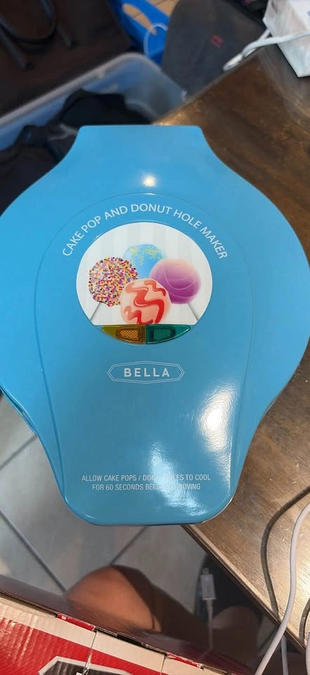 Bella Cake Pop and Donut Hole Maker with Sticks - photo 4