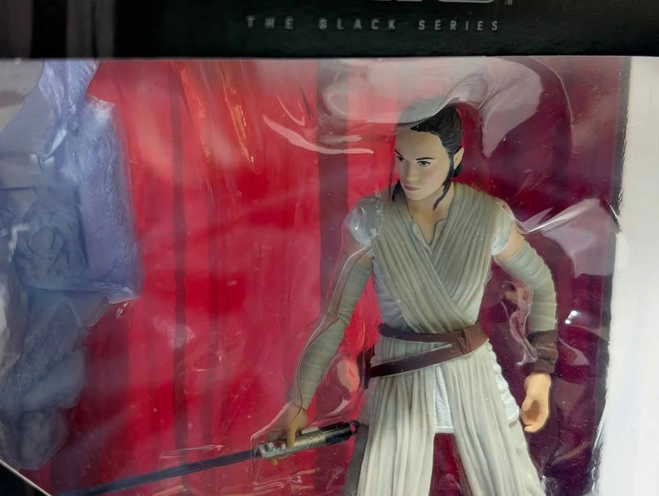 Rey (Starkiller Base) Black Series figure - photo 2