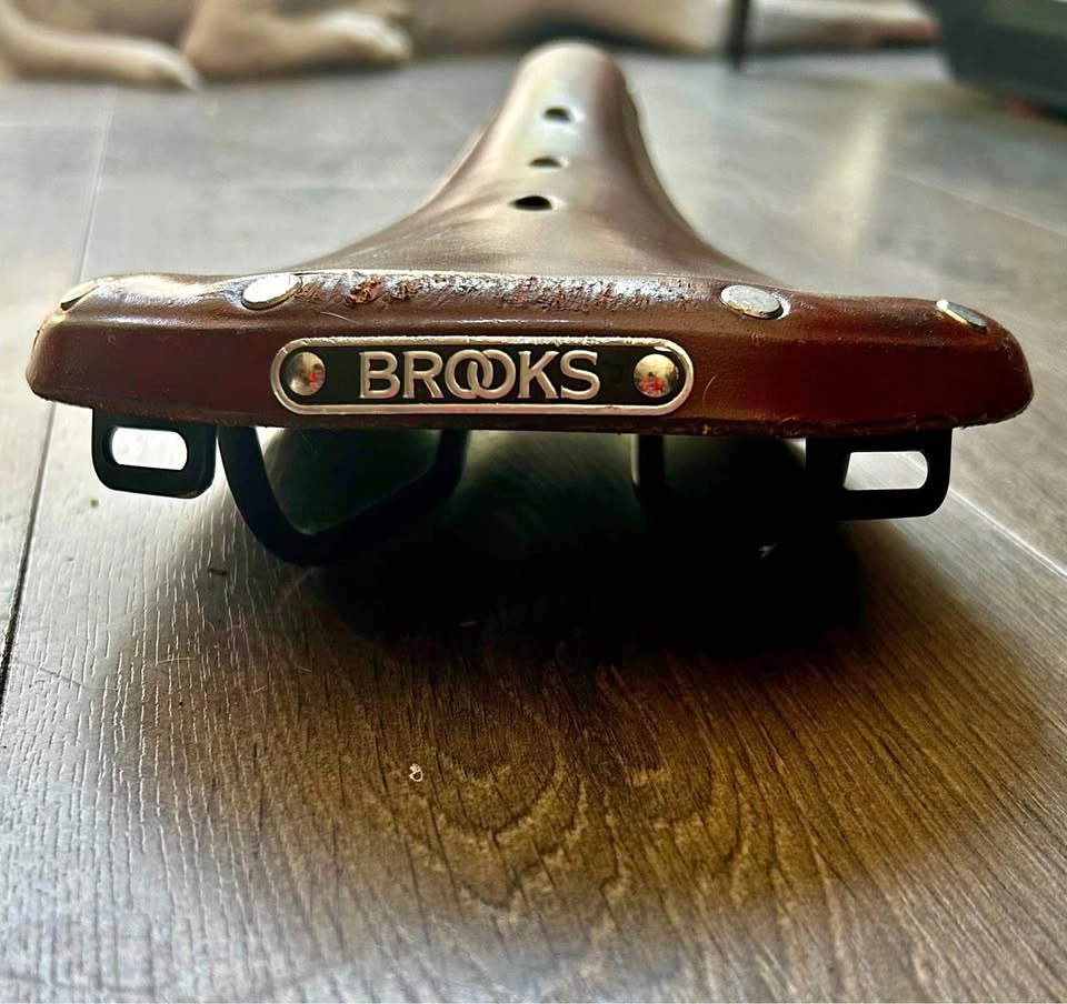Brooks B.17 brown leather saddle