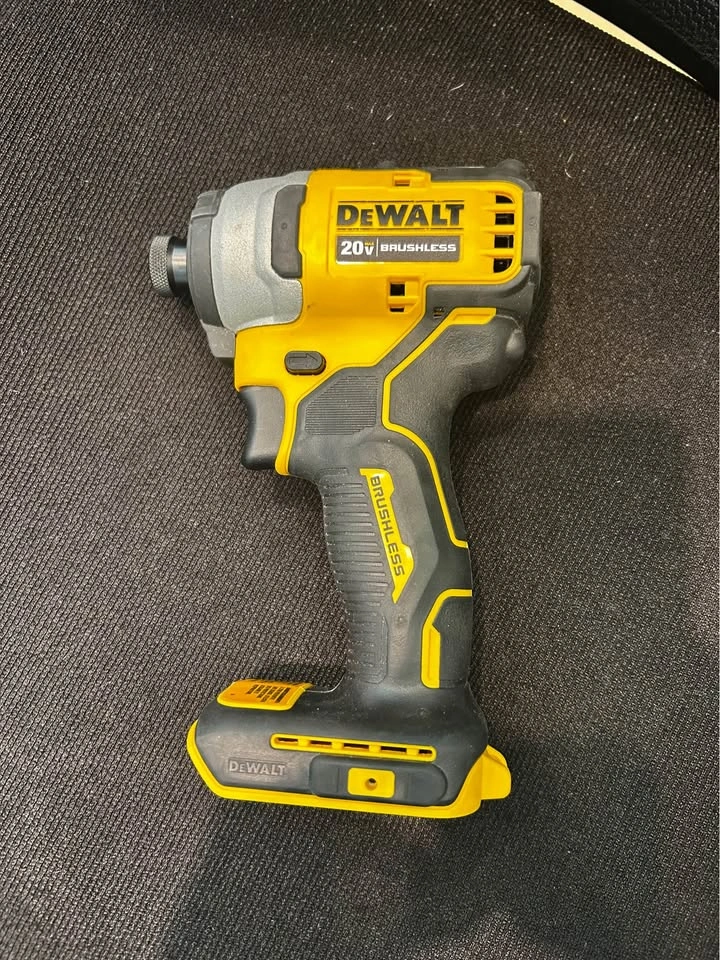 Dewalt DCF809 impact driver - photo 2