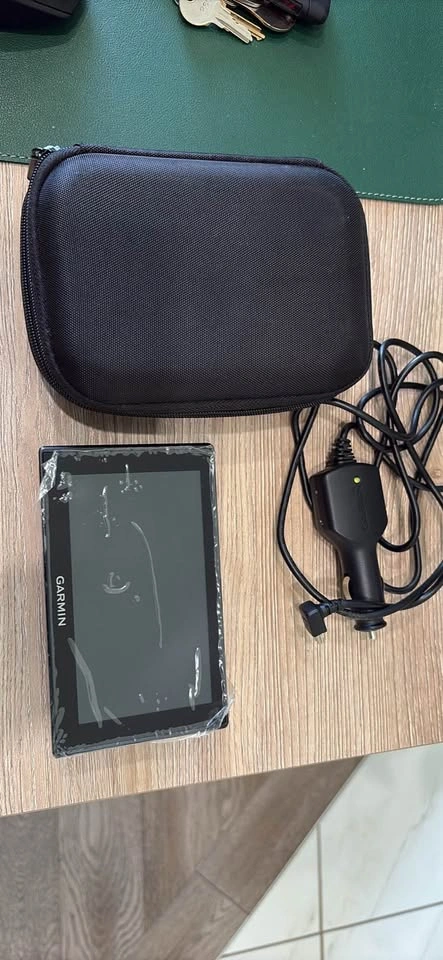 Garmin GPS Navigation System with Mounts and Case - photo 2